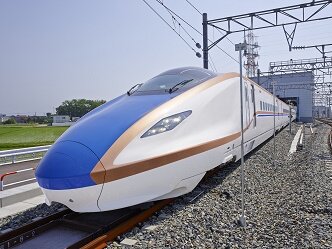 hokuriku shinkansen.jpg